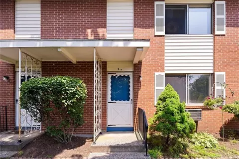 273 Queen St #2C, Southington, CT 06489