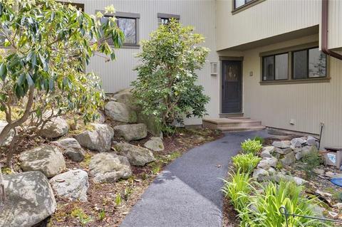 3 Deer Hill Ct #3, Woodbury, CT 06798