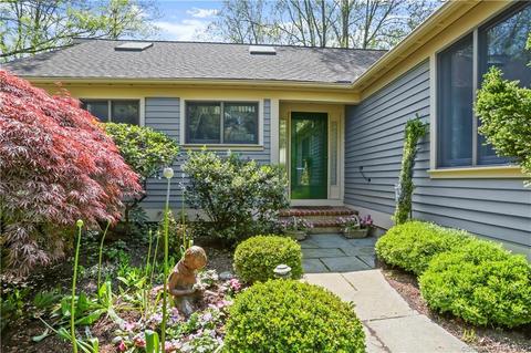 415 W Lyon Farm Dr #415, Greenwich, CT 06831
