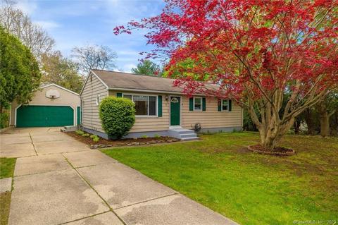 26 Blueberry Hill Rd, Norwich, CT 06360