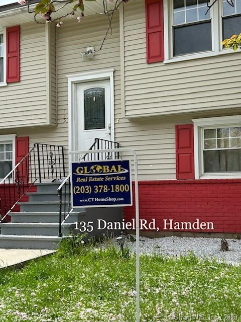 135 Daniel Rd, Hamden, CT 06518