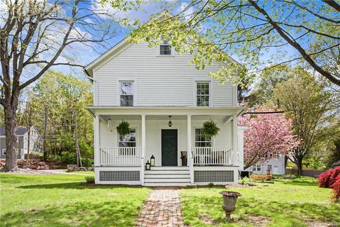 30 Pleasant St, Woodbury, CT 06798