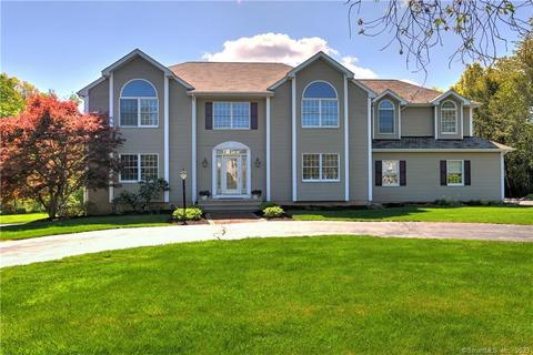 45 Jennifer Dr, North Haven, CT 06473