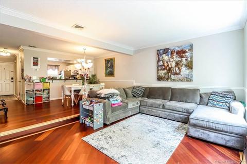 166 Old Brookfield Rd #34-2, Danbury, CT 06811