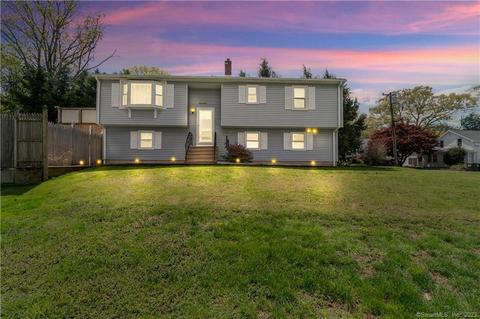 21 Lancaster St, Watertown, CT 06779
