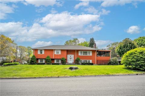 30 Kingswood Dr, North Stonington, CT 06359