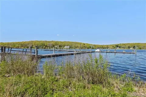 7 Whitehall Lndg #7, Mystic, CT 06355