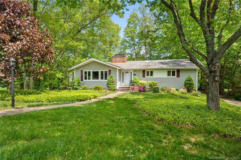 22 Laurel Hill Dr S, East Lyme, CT 06357