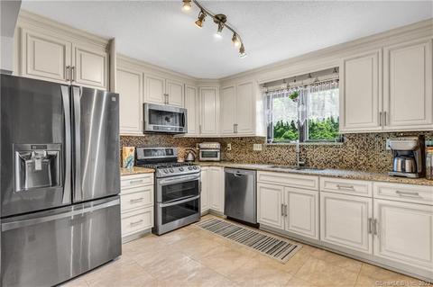 140 Thompson St #15A, East Haven, CT 06513