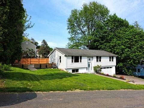 11 Hamburg St, Shelton, CT 06484