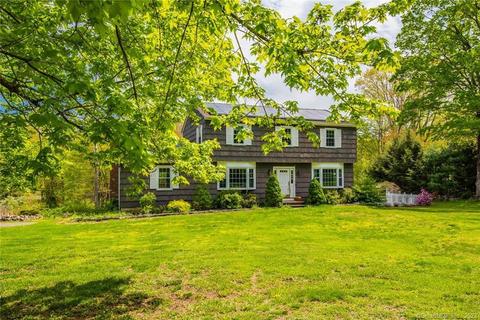 38 Putnam Rd, New Milford, CT 06776
