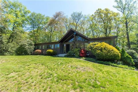 499 Wagon Trl, Orange, CT 06477