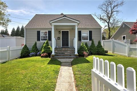 27 Apponyi St, Fairfield, CT 06824
