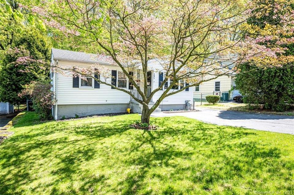  595 Laurel St, East Haven, CT 06512 photo 1