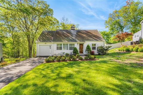 39 Clover Hill Dr, Stamford, CT 06902