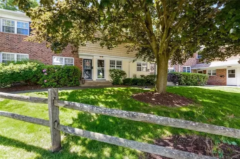 245 Unquowa Rd #98, Fairfield, CT 06824