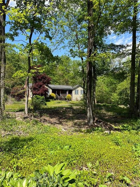 89 Wilderwood Dr, Guilford, CT 06437
