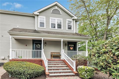 128 Mayfield Dr #128, Trumbull, CT 06611