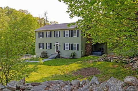 118 Rose Hill Rd, Portland, CT 06480