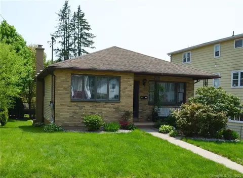 53 Galpin St, Naugatuck, CT 06770