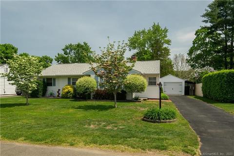 34 Canterbury Ln, Plainville, CT 06062