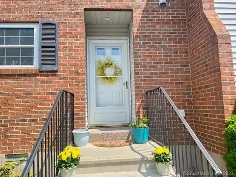190 Tomlinson Ave #4C, Plainville, CT 06062