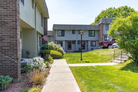 8 Magnolia Hill Ct, Cromwell, CT 06416