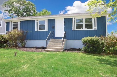 35 Lincolndale Dr, Waterbury, CT 06704