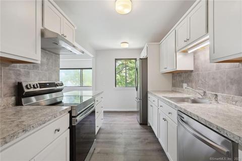 343 Heritage Vlg #C, Southbury, CT 06488