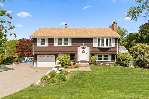 7 Libby Dr, Montville, CT 06382