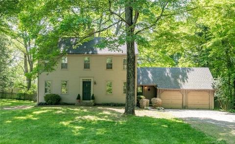 46 Dennison Rd, Essex, CT 06426