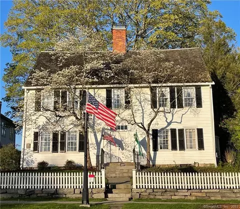 34 Main St, New Milford, CT 06776