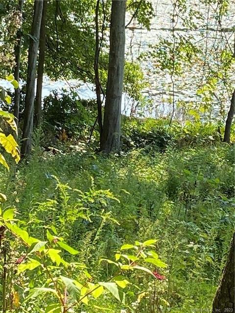 51-54 Paradise Dr, Brooklyn, CT 06234