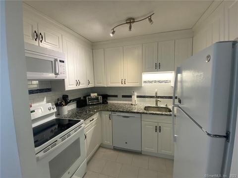 395 E Mitchell Ave #395, Cheshire, CT 06410