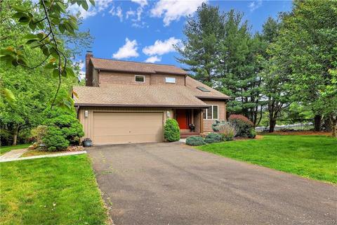 7 Cliffside Dr, Wallingford, CT 06492