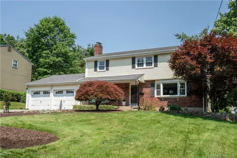 14 Palmer Dr, West Hartford, CT 06117