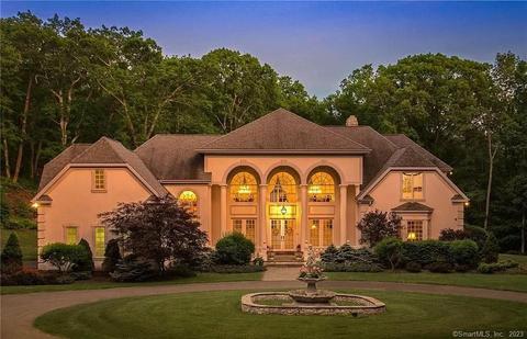 17 Gate Post Ln, Woodbury, CT 06798