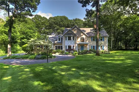 67 Dogwood Cir, Woodbridge, CT 06525