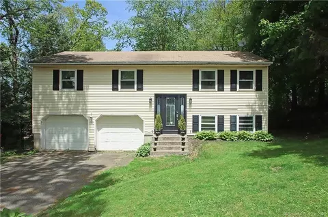 25 Mapleridge Dr, Torrington, CT 06790