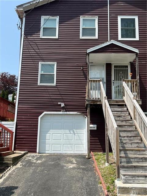 257 Ridgefield Ave, Bridgeport, CT 06610