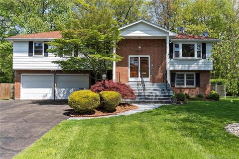 18 King Edward Rd, West Hartford, CT 06117