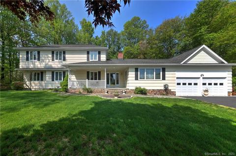 81 Kent Ln, Trumbull, CT 06611