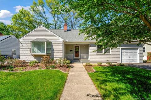 135 Curtis Dr, New Haven, CT 06515
