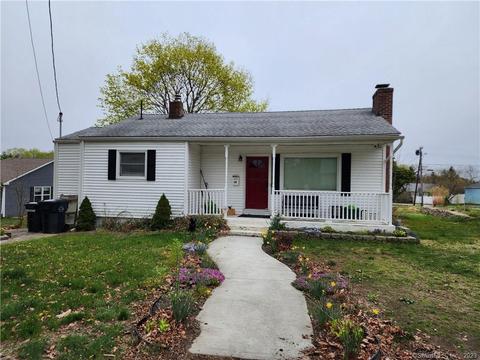 39 Tift St, Griswold, CT 06351