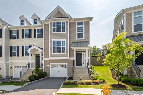 42 Moorland Dr #42, Danbury, CT 06810