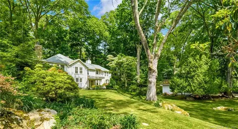 36 Meeker Ct, Norwalk, CT 06853