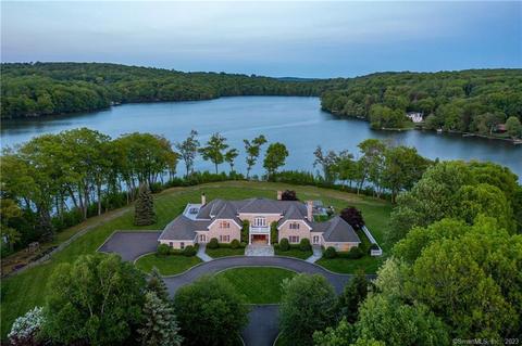15 Taunton Lake Rd, Newtown, CT 06470