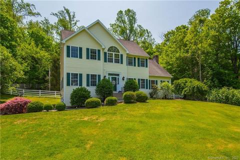 2 Old Farm Hill Rd, Newtown, CT 06470