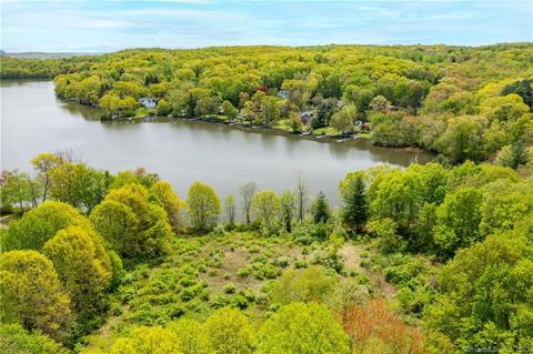 23 Taunton Lake Rd, Newtown, CT 06470