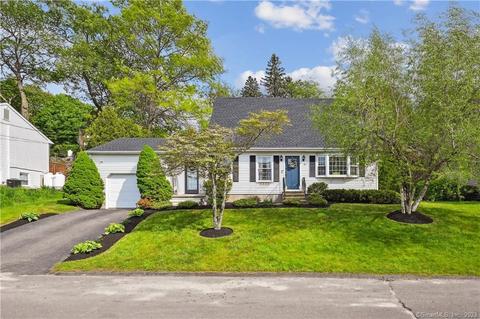 87 Sprucedale Dr, Waterbury, CT 06706